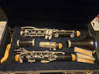 Clarinet with Case and Reeds