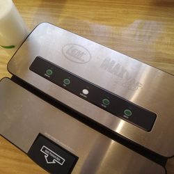 LEM Products MaxVac 250 