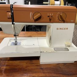 Singer Sewing Machine 