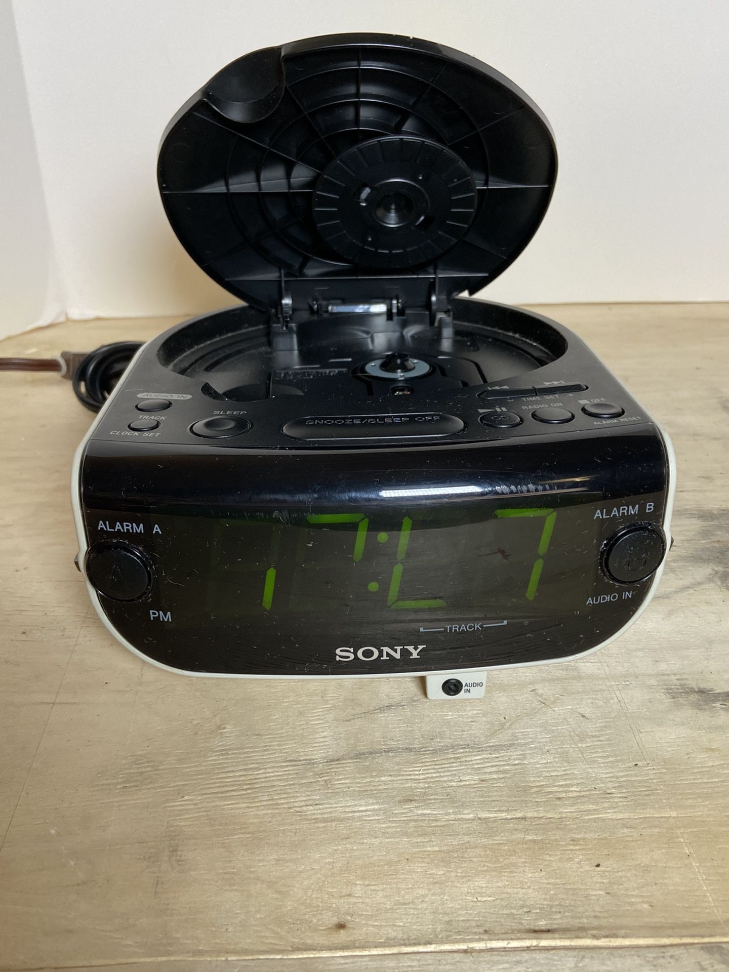 Sony CD Clock Dream Machine ICFCD815 AM FM Radio Dual Alarm AUX Input
