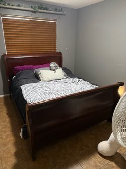 Ashley Alisdair Queen Sleigh Bed INCLUDES Mattress