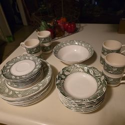 Vintage Scio Avon green vine pattern ceramic dinnerware
8 complete settings