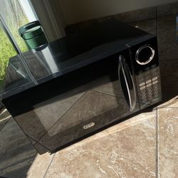 Sunbeam 0.9 cu ft 900W Microwave