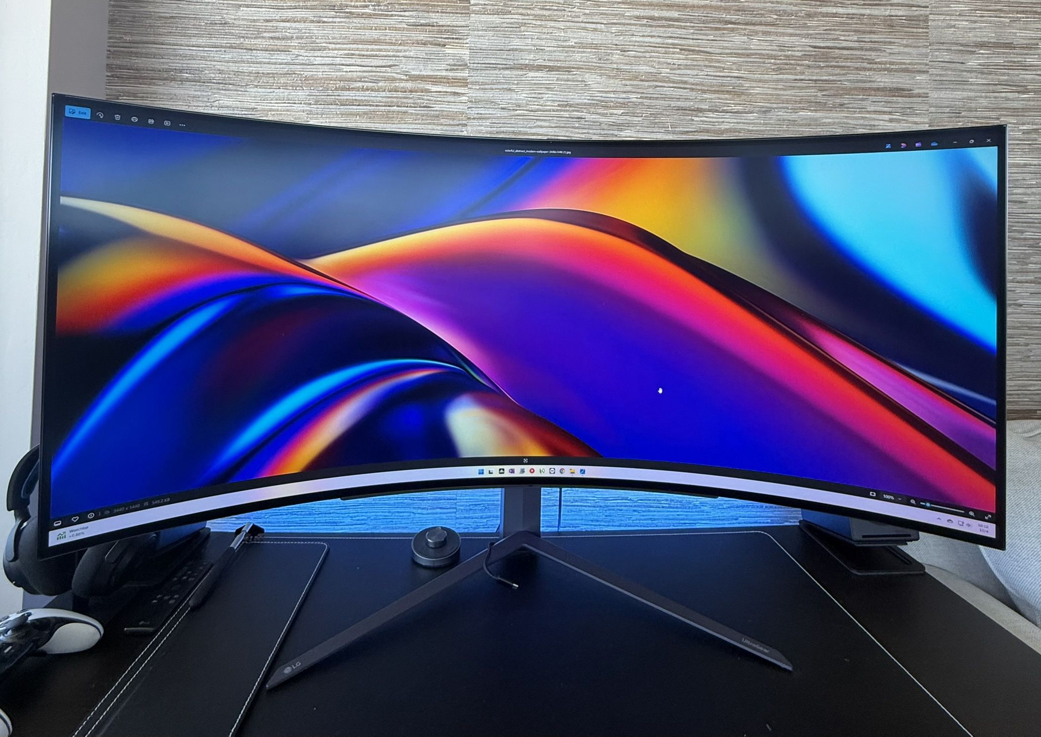 LG UltraGear OLED 45GS96QB Curved Gaming Monitor 45-Inch WQHD 800R 240Hz 0.03ms HDR True Black 400