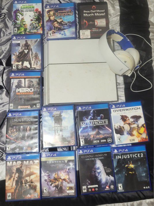 Ps4/Headset/ 13 Games + Downloaded Games