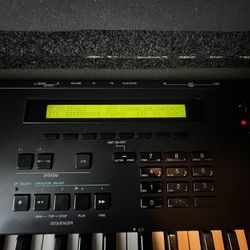 Yamaha V50 Digital Synthesizer/piano/keyboard