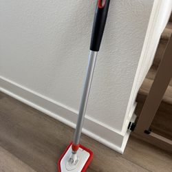OXO Extendable Tub & Tile Shower Cleaner Scrubber - New 