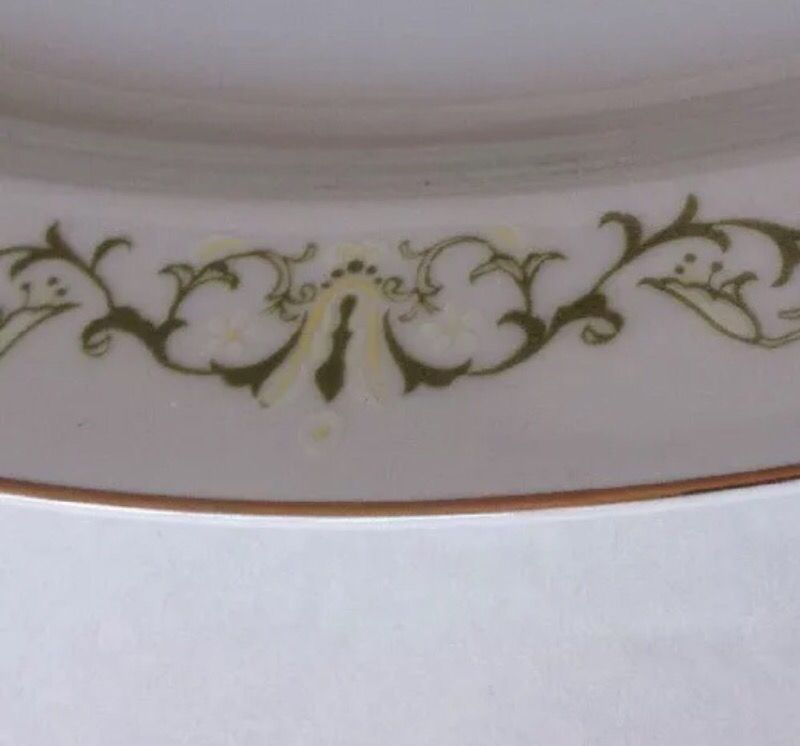 Bell Flower Fine China 2999 Japan 22K Gold Rimmed ( 98 Piece Set ) for