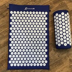 Acupressure mat and pillow set