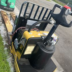 Yale Lift Trucks Pallet Check. 