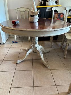 Pedestal table claw feet vintage