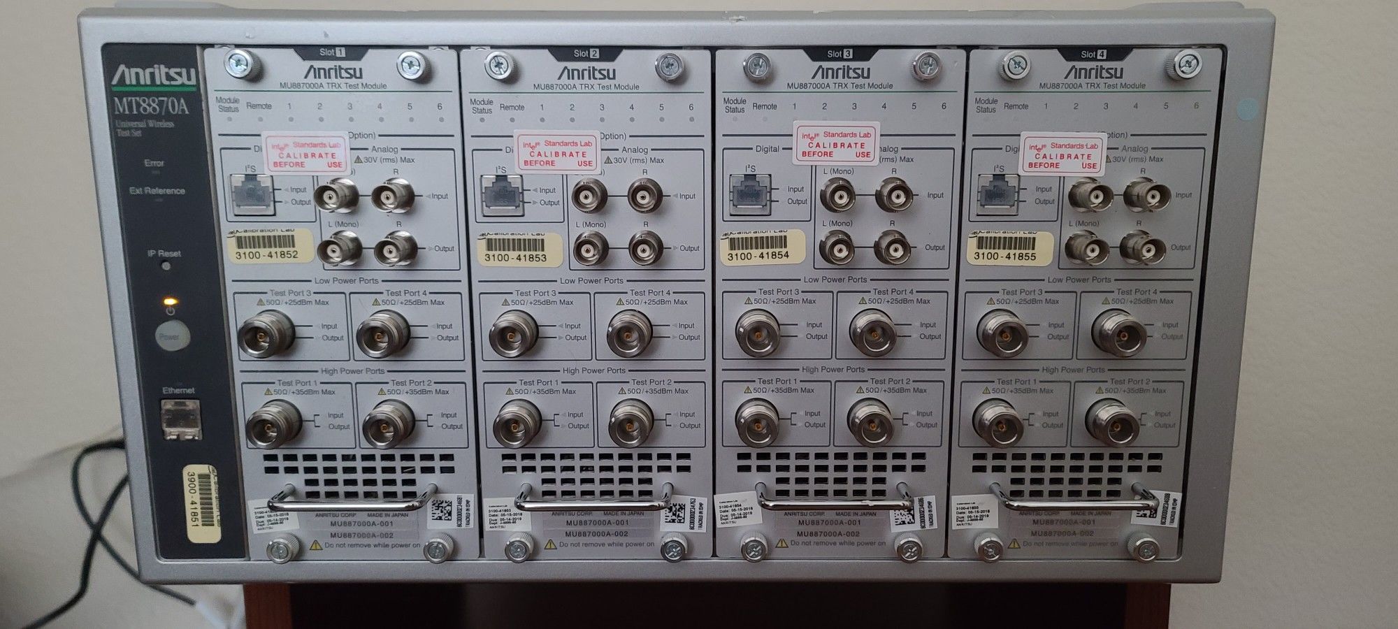 Anritsu MT8870A Universal Wireless Test Set (5G Sub-6 GHz/ 802.11ax/be and more) + four module of MU887000A TX/RX Modules with Opt. 001