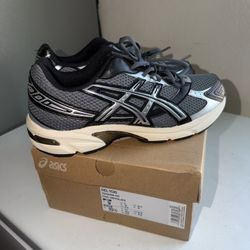 Asics Sneakers