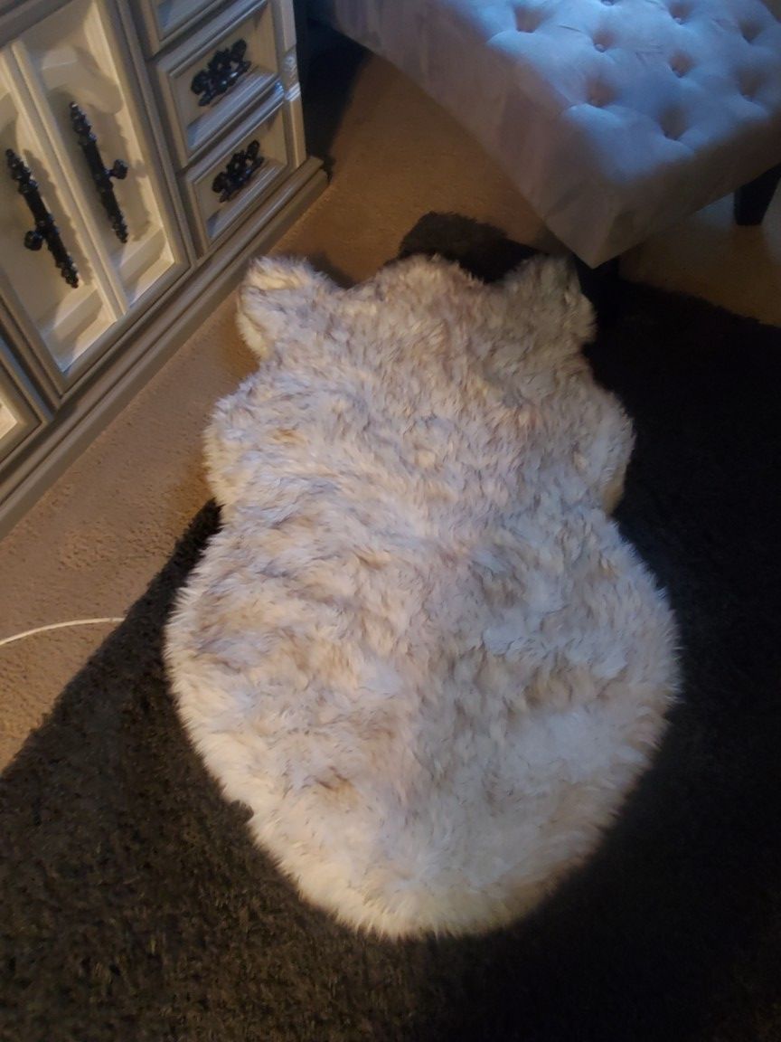 Top of the line dog bed, memory foam, water resistant cover, and washable cover, i paid over 200$ asking 125.00 obo