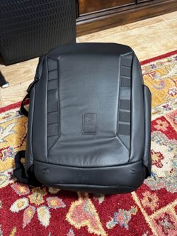 Peter McKinnon x NOMATIC 25L Camera Backpack – Excellent Condition