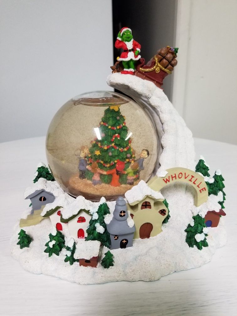 Grinch Whoville snow globe
