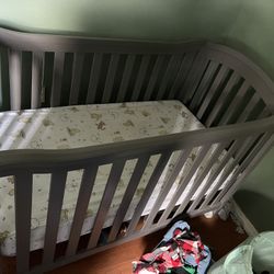 Crib And Changing Table 