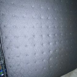 🛌 King Mattress – Thick and Super Comfortable