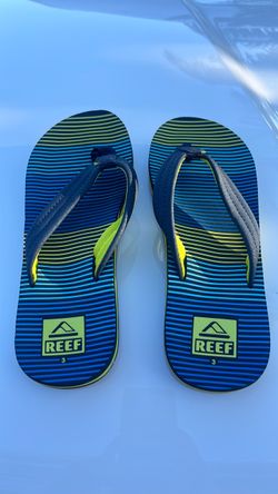 Boys size 3 Reef flip flops