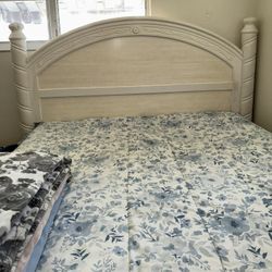 Matching Italian-Style Bedroom Set – Wardrobe, Dresser, Headboard + More – Must Go!