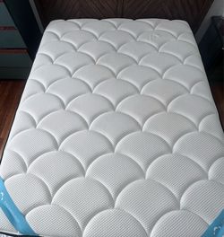 Queen DreamCloud  mattress