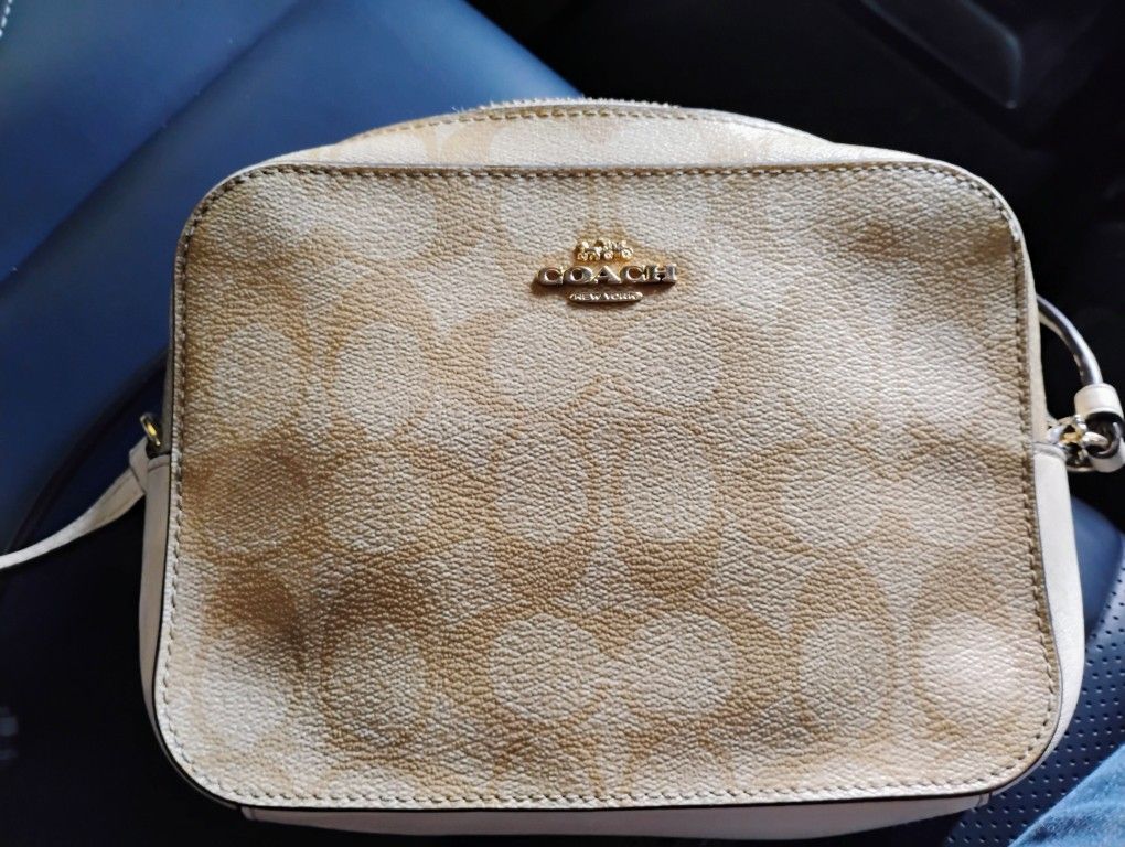 COACH SHOULDER BAG ASKING ONLY $25.00 DOLLARS