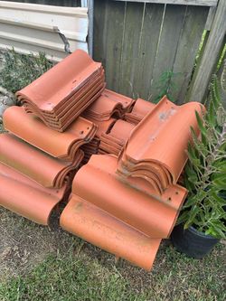Clay roof tiles / teja de barro