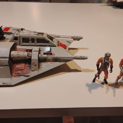 Snowspeeder with action figures.