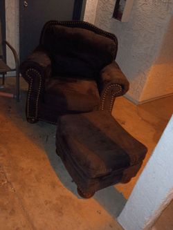 Love seat MUST GO! With foot rest