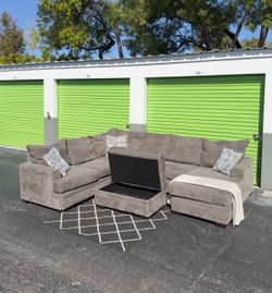 Sectional Couch Sofa - Rooms To Go - Delivery Available 🚛