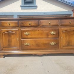 8 Drawer Dresser By Ethan Allen 