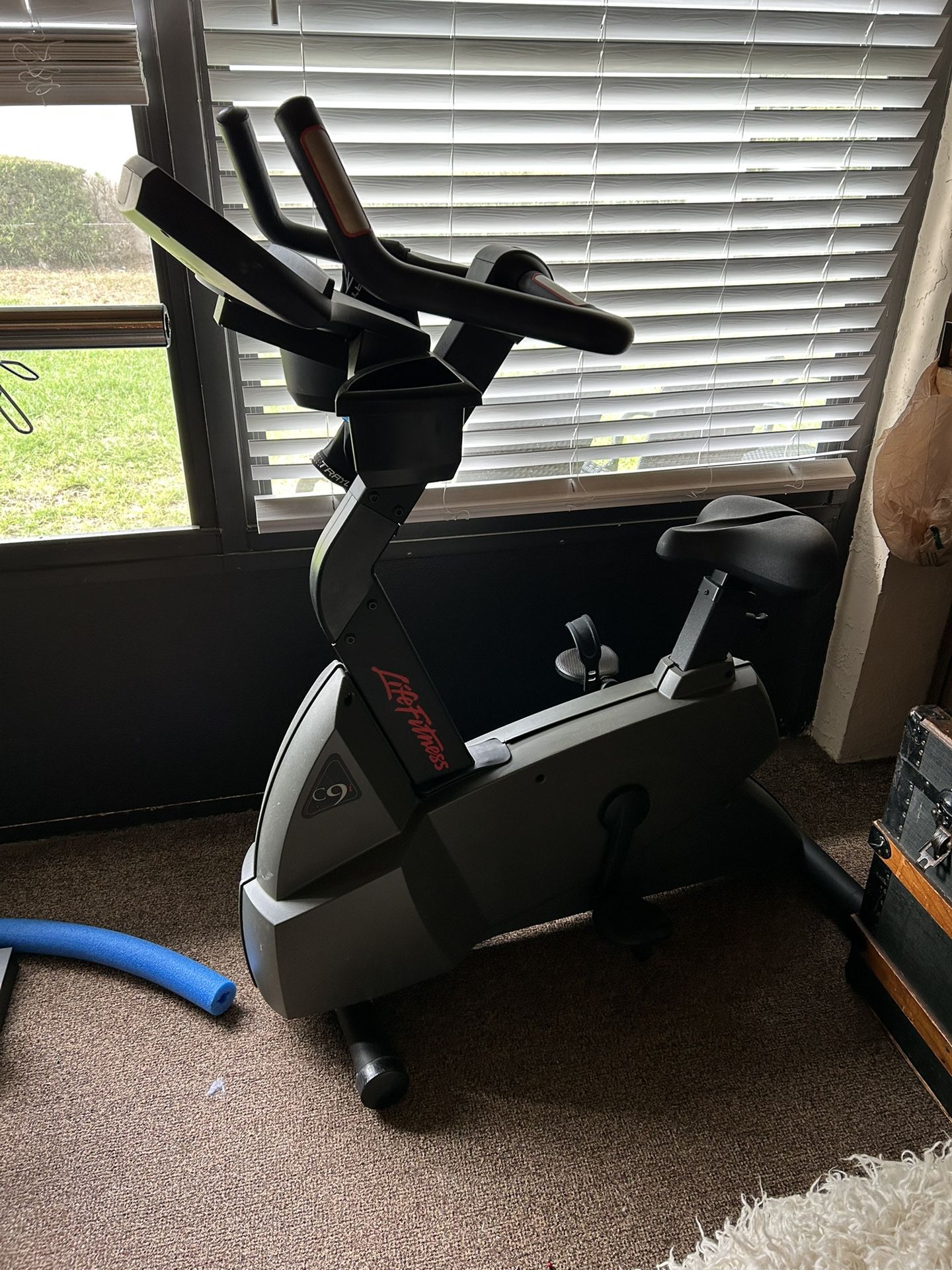 Life Fitness C9i Exercise Bike