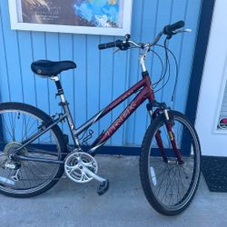 Nice TREK NAVIGATOR Med Size Comfort Trail Bike