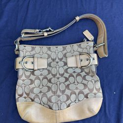 VINTAGE COACH SOHO WOMEN'S SIGNATURE/TAN LEATHER BUCKLE ACCENT DUFFLE BAG # 3574