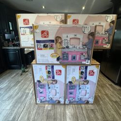Toy Kitchen / Step2 - Pink ***New***LAST ONE***