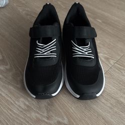 Black Sneakers 