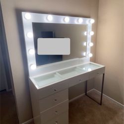 Makeup Vanity with Lights