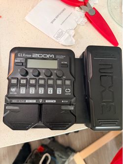 Zoom G1X Four with Adapter - local pickup
