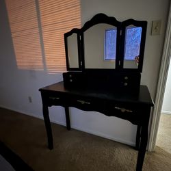 Beauty Mirror Table