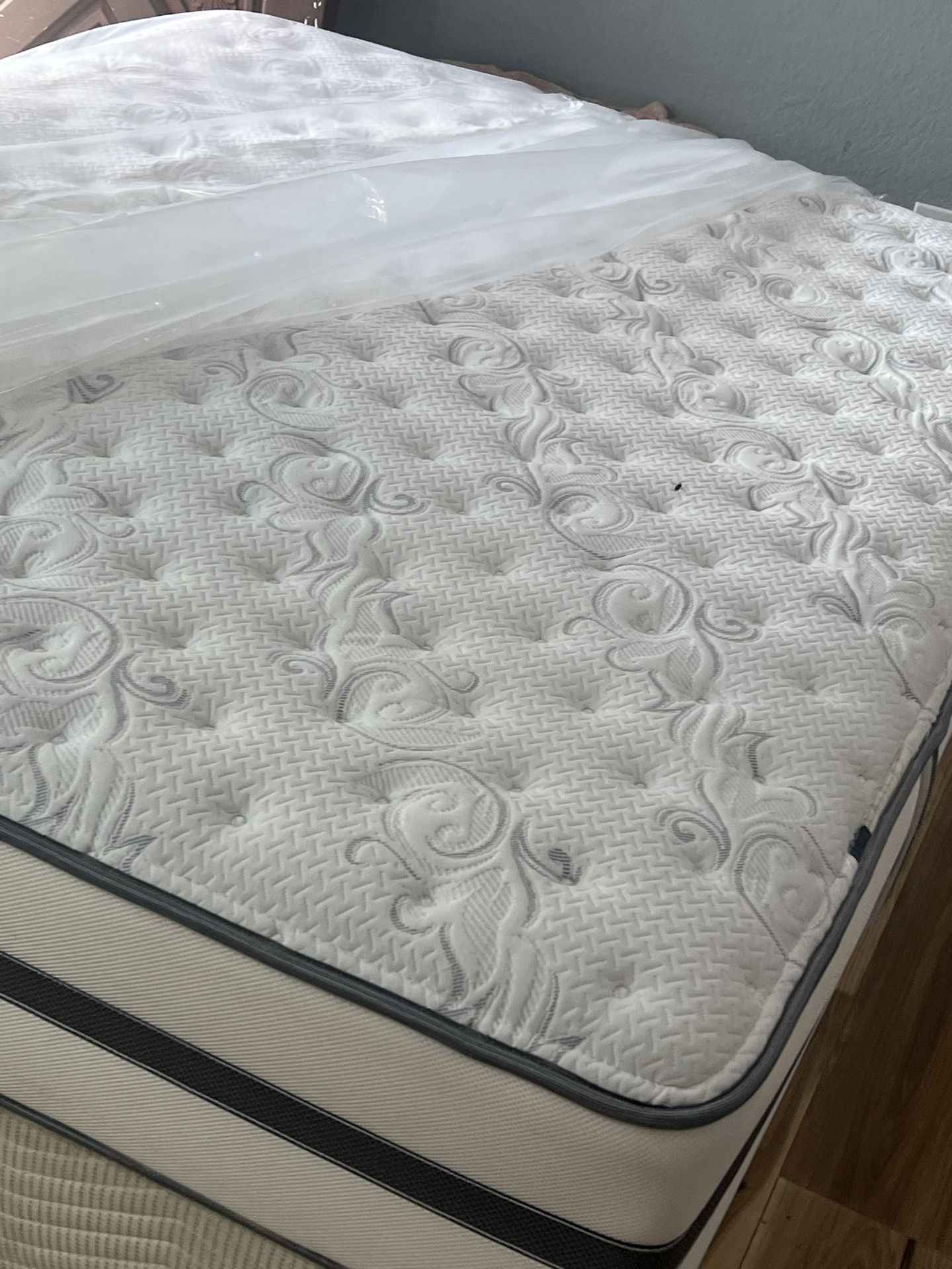 USED KING SIZE MATTRESS WITH BOX SPRINGS DELIVERY AVAILABLE