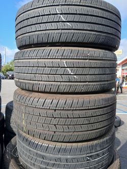 Tengo un set de llantas usadas 205 55 16 de la marca Bridgestone