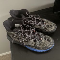 Nike Kyrie Mid Size 10