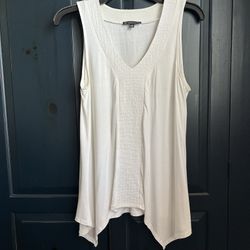 Woman’s ADRIANNA PAPELL Viscos/Spandex V-Neck Off-White, Asymmetrical Sleeveless Pull Over Top… Medium