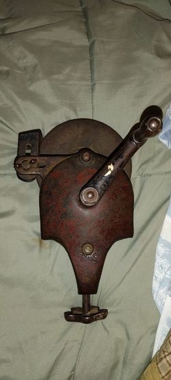 Hand crank antique grinder
