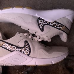 Woman’s Nike Shoes 