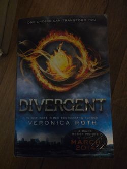 Divergent by Veronica Roth