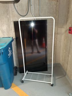 Rolling clothes rack