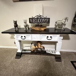Farmhouse Style Entry Table