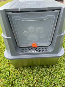 Large Enclosed Cat Litter Box