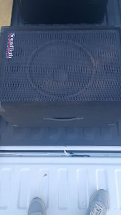 New DJ or PA speakers two of them  sound tech 200watts each